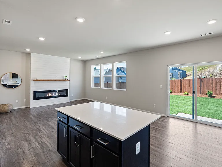 1006 SW Pendleton Way — Photo 4