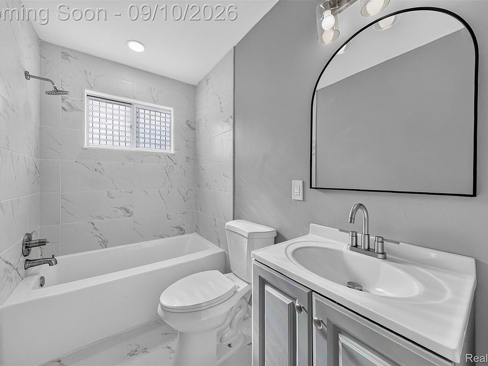 24935 Trombley St, photo 15