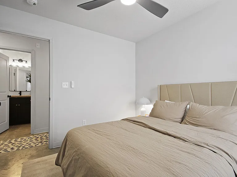 204 3rd Ave — Photo 35
