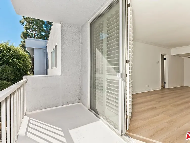 1710 Malcolm Ave #303 — Photo 4