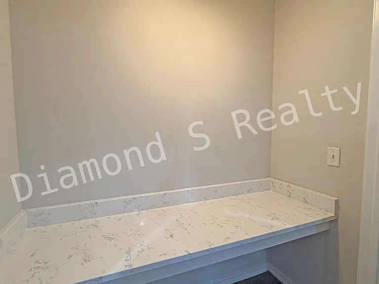 1331 W Sackett St — Photo 13