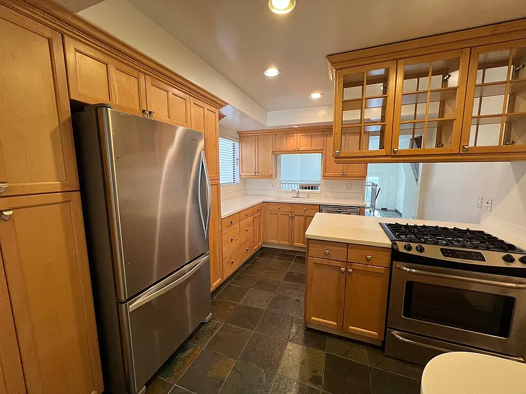 27 Outrigger St #2 — Photo 7