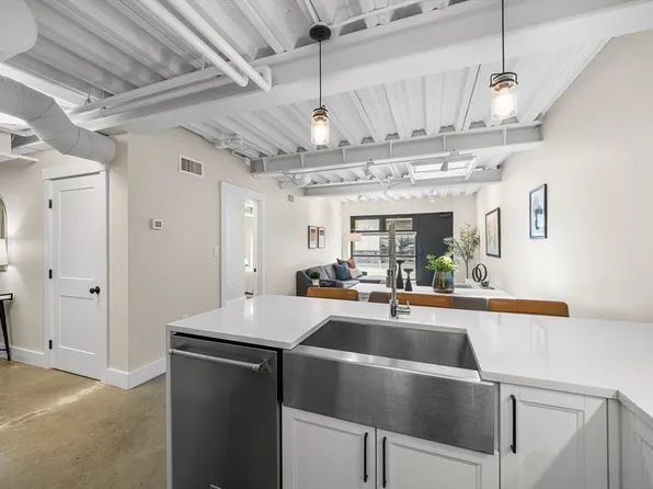 305 Webster Ave #109, Cambridge, MA 02141