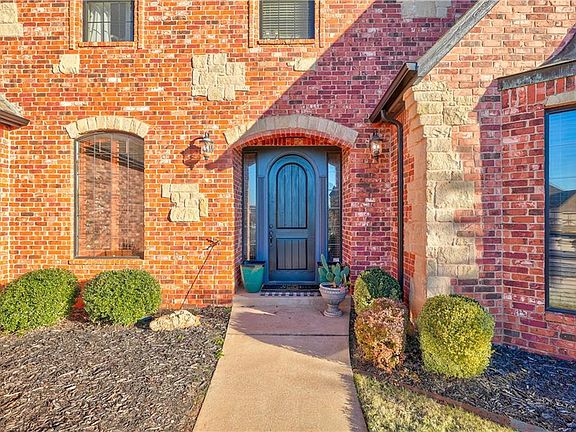 4th image of 3600 Chatfield Cir