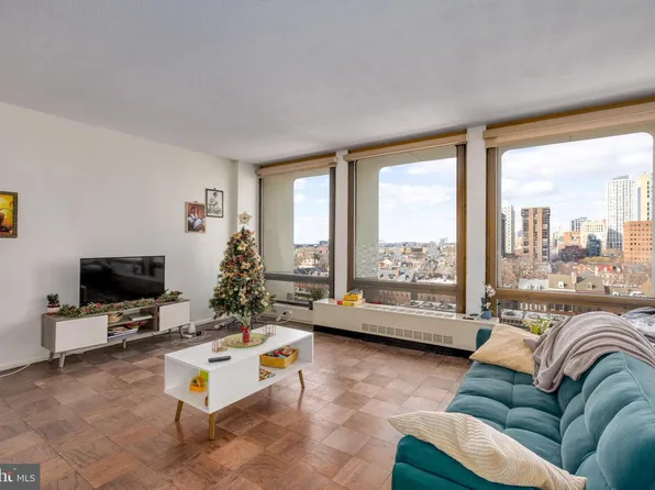 210 Locust St #10FW, Philadelphia, PA 19106