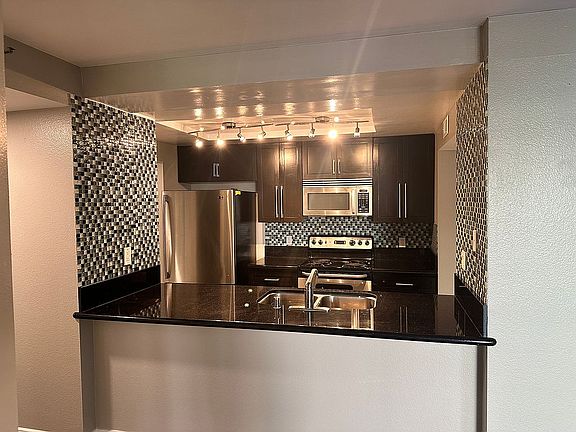 5th image of 600 W 9th St APT 406