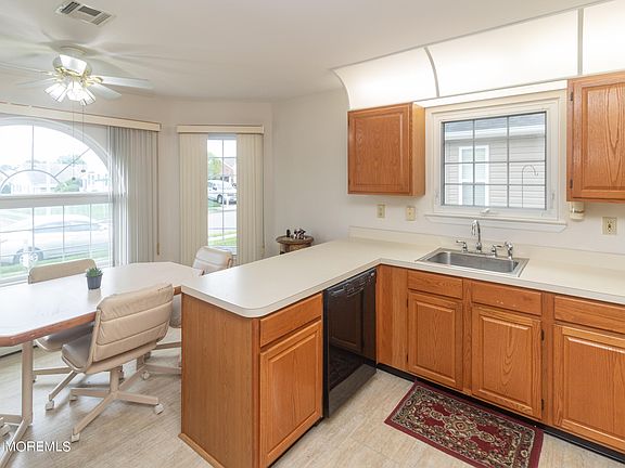 3rd image of 150 Canterbury Lane