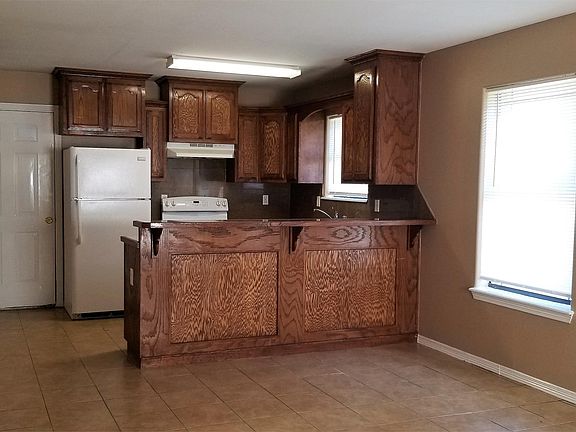 3rd image of 3008 Diamond Head Ave APT 4