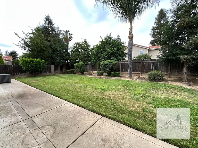 1834 E Lester Ave — Photo 24