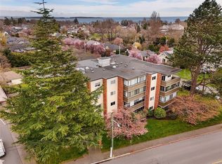 The Uplands Gate, Victoria, BC V8R 5J1