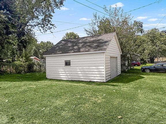 3rd image of 2536 N Elsas Ave