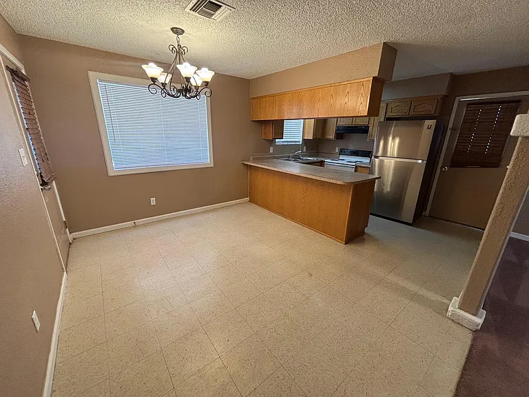 435 W Daffodil St — Photo 6