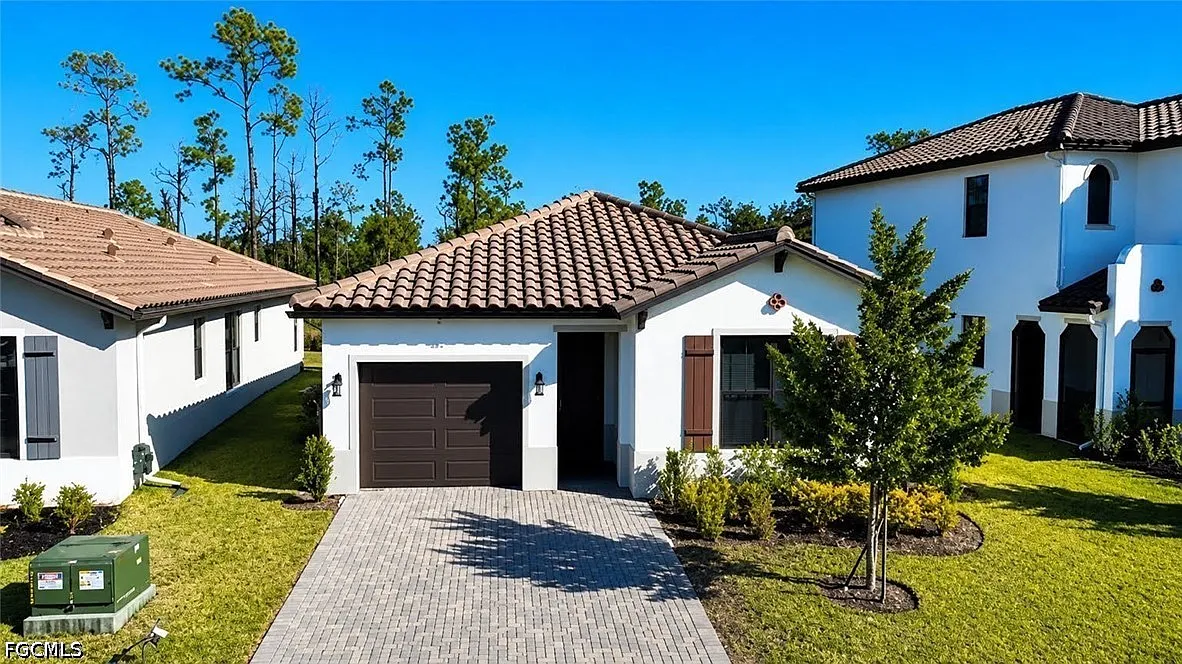 3 bed, 2.0 bath, 1630 sqft, $2,400 — Photo 1