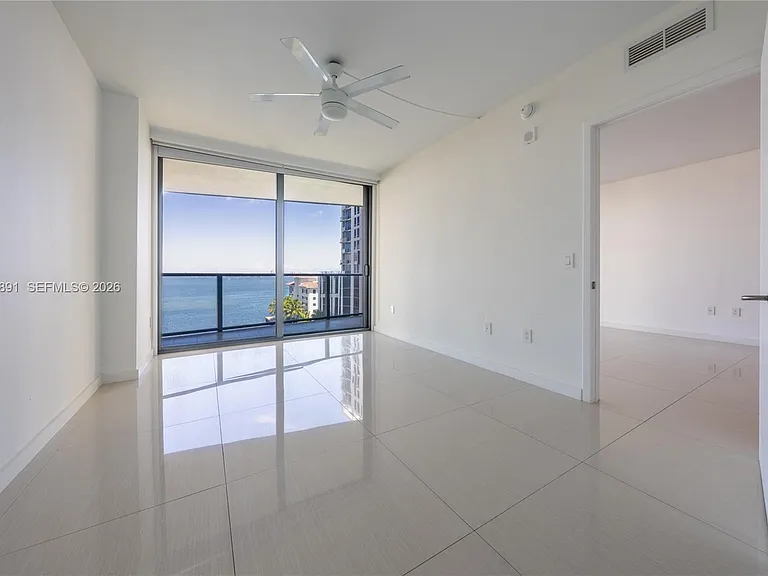 460 NE 28th St #707 — Photo 9