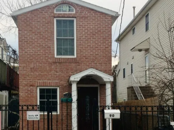 90 Mapleton Ave, Staten Island, NY 10306