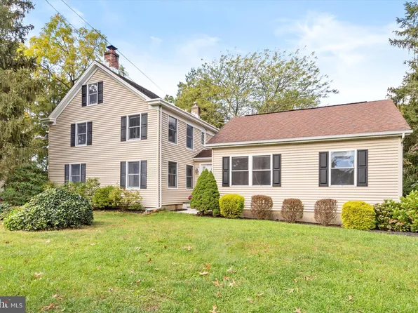 29 Holmes Ave, Hamilton, NJ 08610