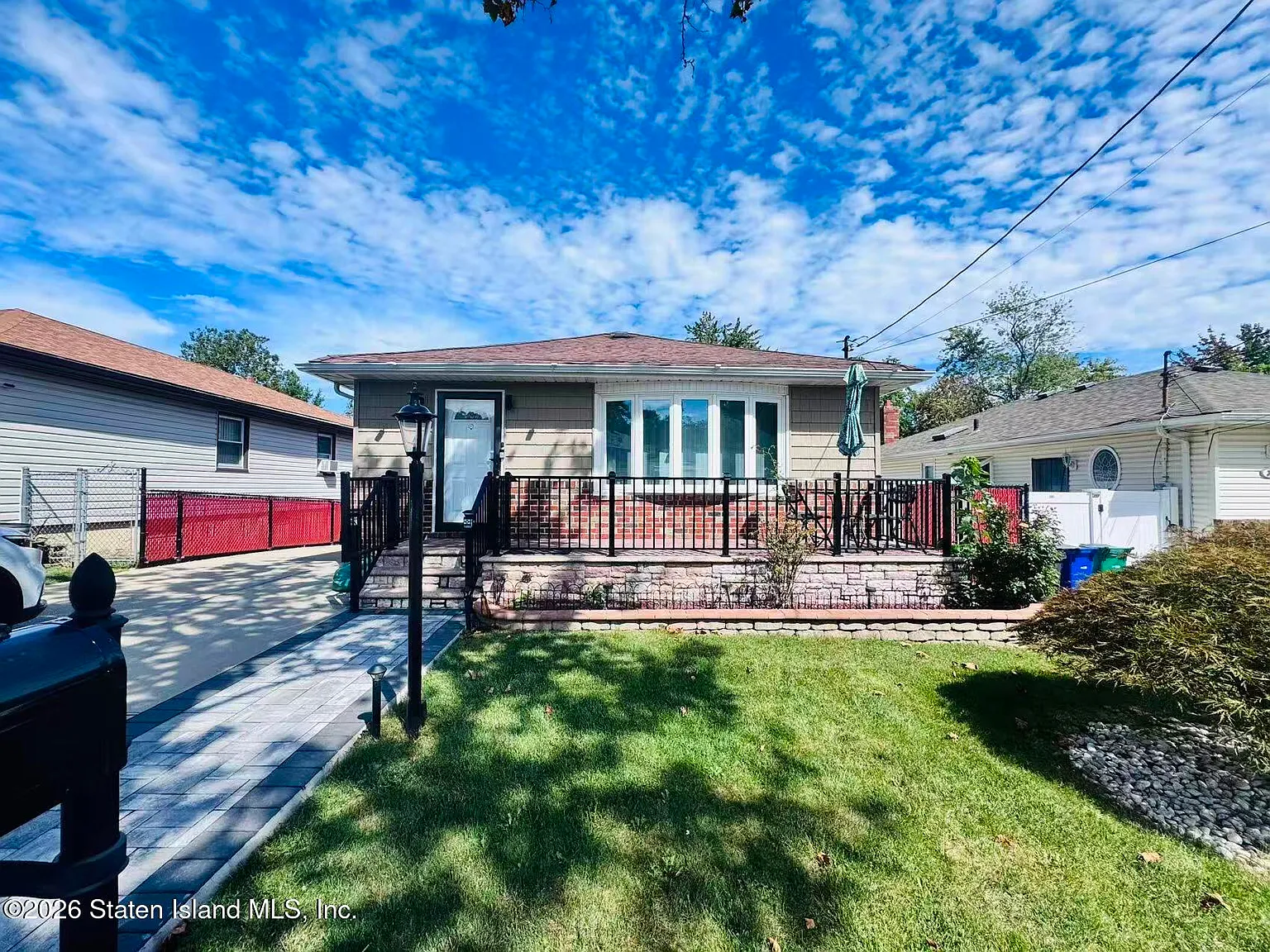 3 bed, 2.0 bath, 1040 sqft, $3,800 — Photo 1