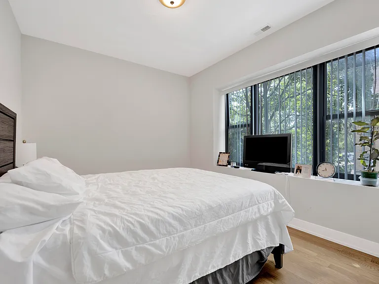 3800 W Altgeld St #204 — Photo 8