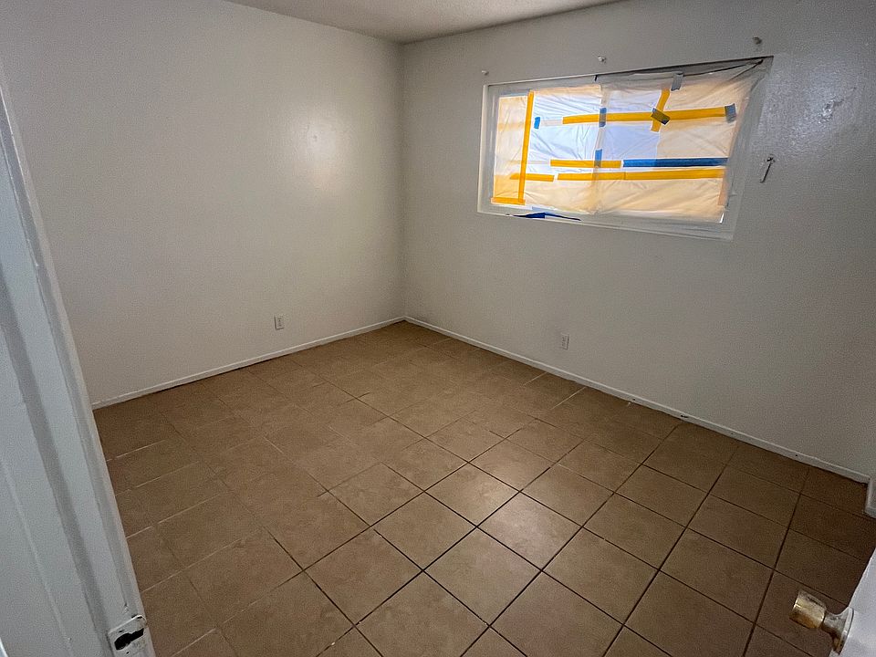 1st image of 529 McKellar Cir APT 2