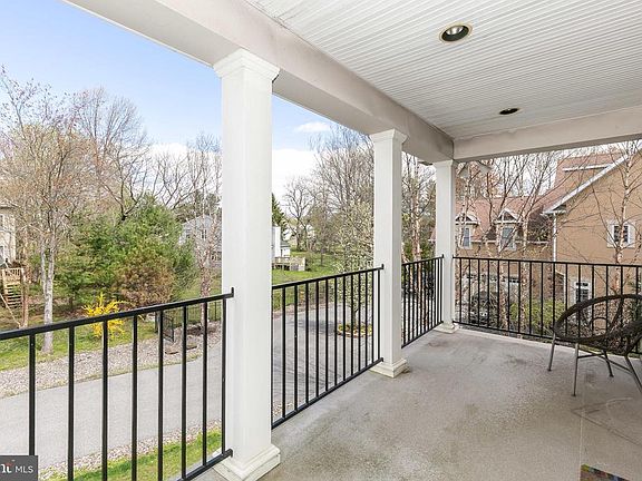 5th image of 302 Hammond Ave