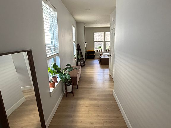 2nd image of 1147 S Quail Hill Pl