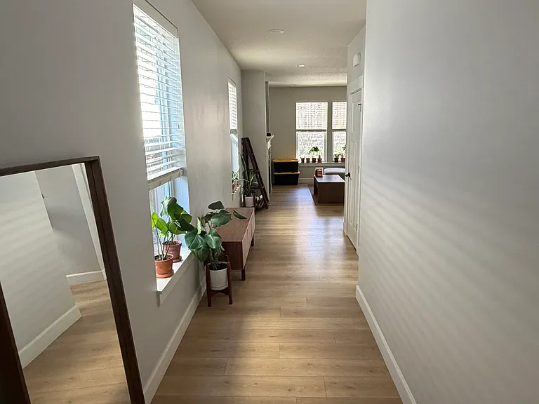 1147 S Quail Hill Pl — Photo 2