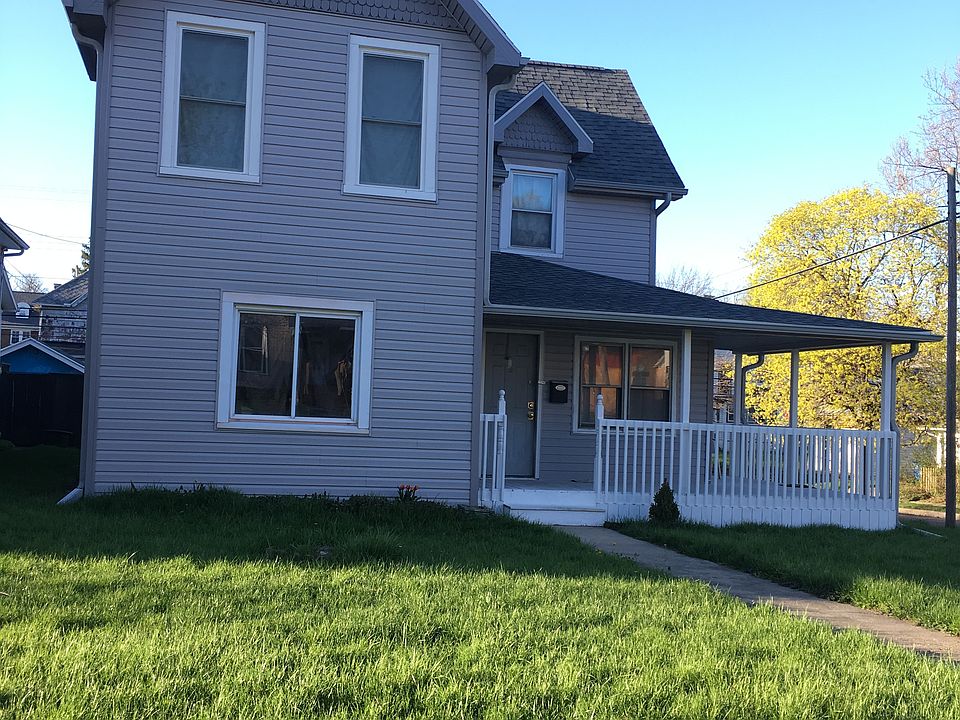 2nd image of 804 W 6th St