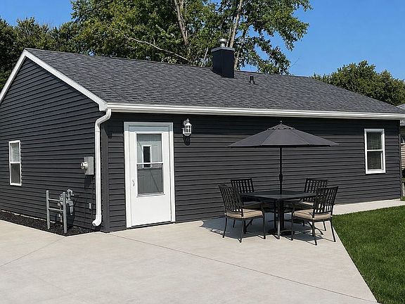 2nd image of 1206 Douglas Dr