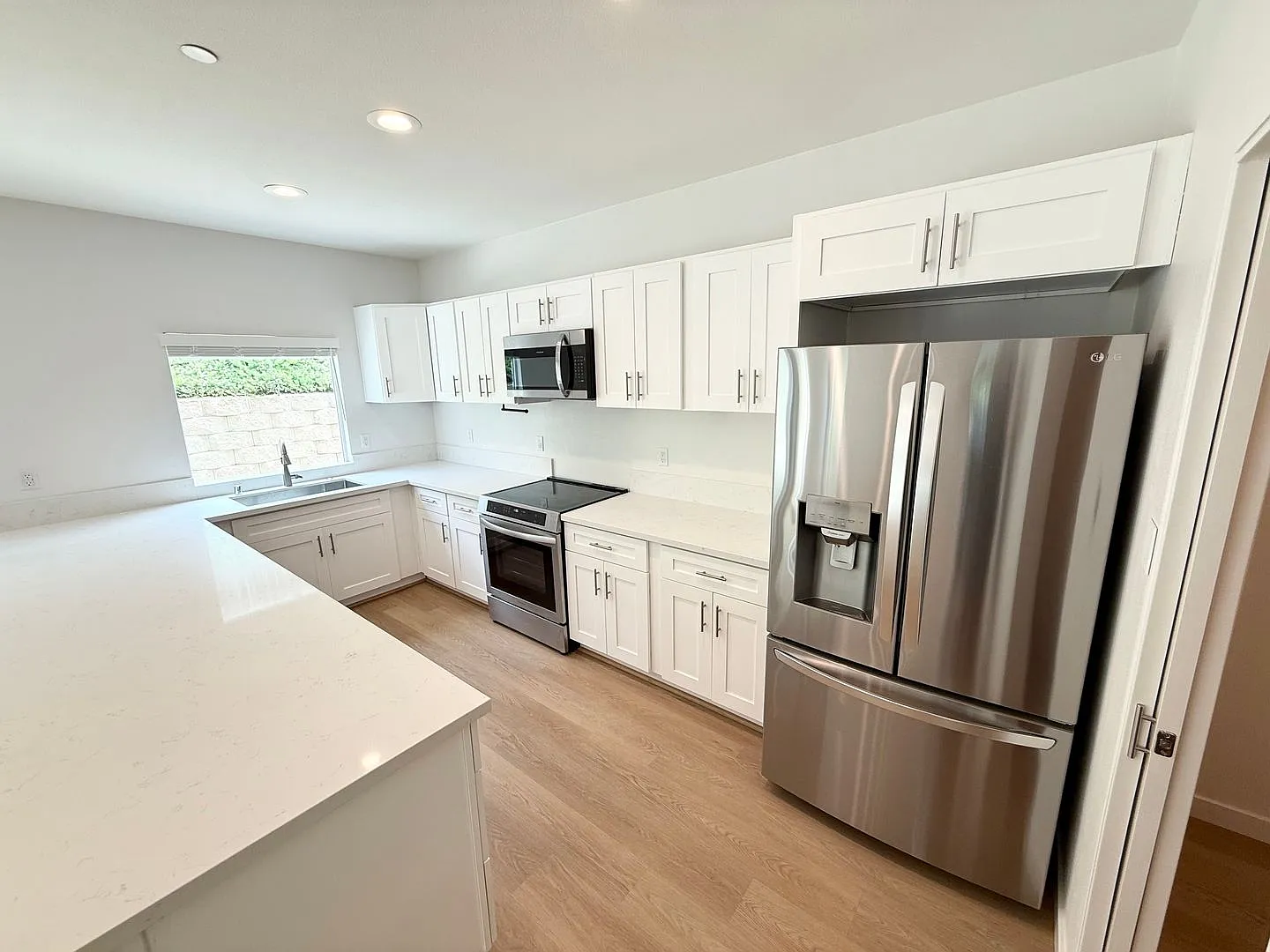 2201-2217 Bonita Ct — Photo 2
