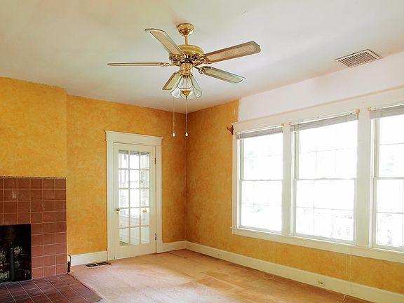 5th image of 220 Castlewood Dr