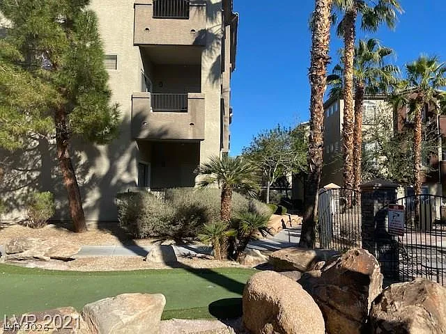 1 bed, 1.0 bath, 717 sqft, $1,250 — Photo 2