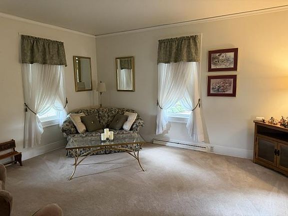 3rd image of 907 E BLODGETT STREET