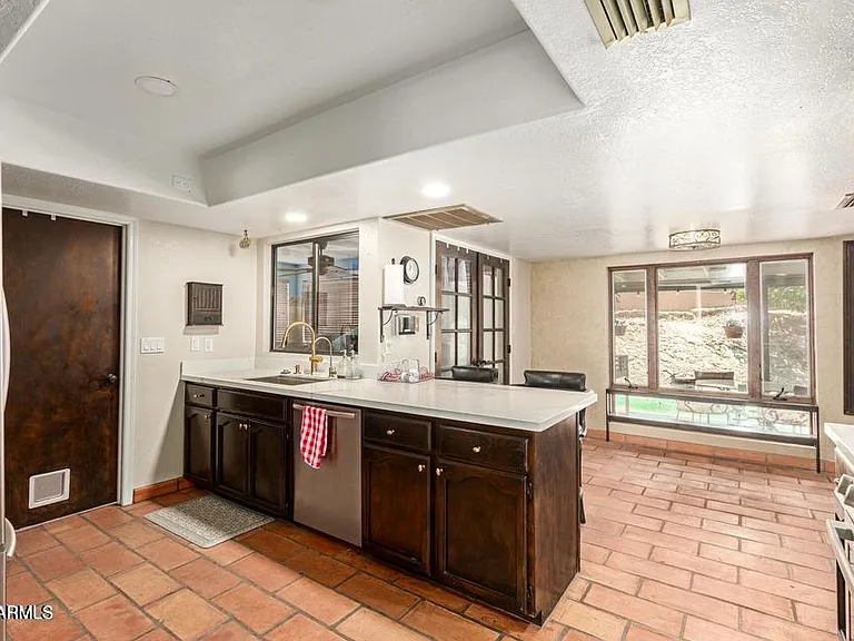 239 E Aster Dr — Photo 7