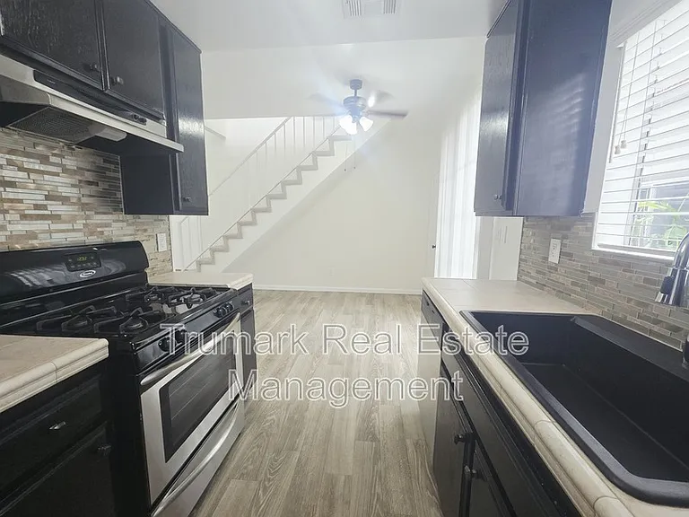 475 E Orange Grove Ave #T — Photo 4