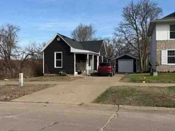 924 11th Ave S, Clinton, IA 52732
