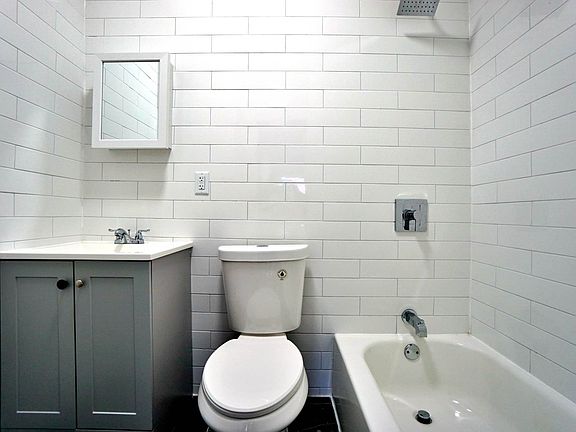 5th image of 2110 5th Ave APT 3
