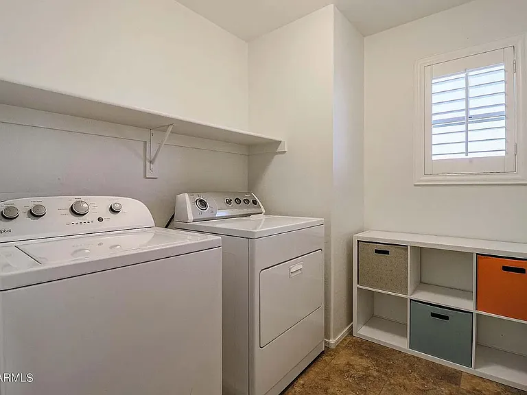 2896 N Claire Dr — Photo 6