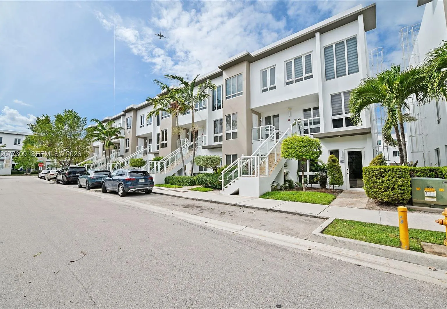 Landmark At Doral Condo — Photo 2