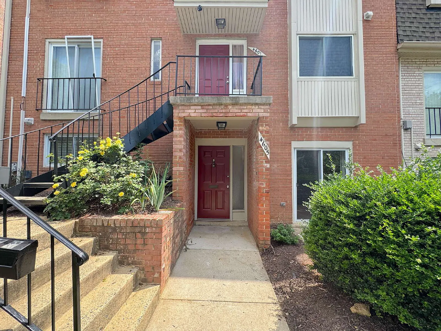 2 bed, 2.0 bath, $2,300 — Photo 1