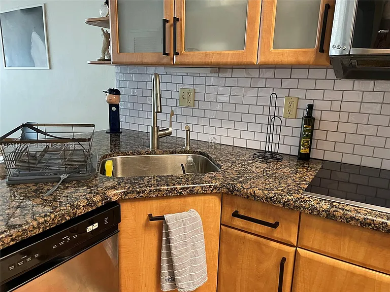 2899 Collins Ave #1726 — Photo 14