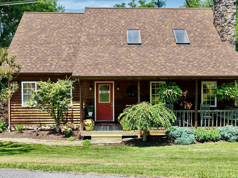 1st image of 300 Max Meadows Rd