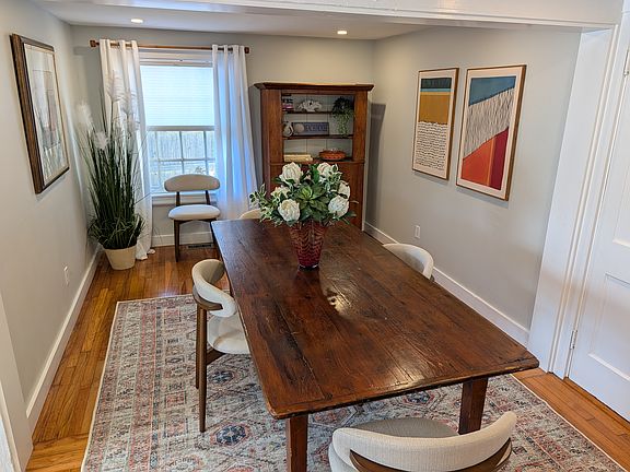 5th image of 52 Raymond St