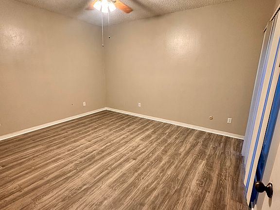 4th image of 3730 Thistlemont Dr #102