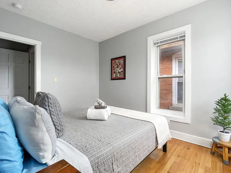 1373 Indianola Ave — Photo 19