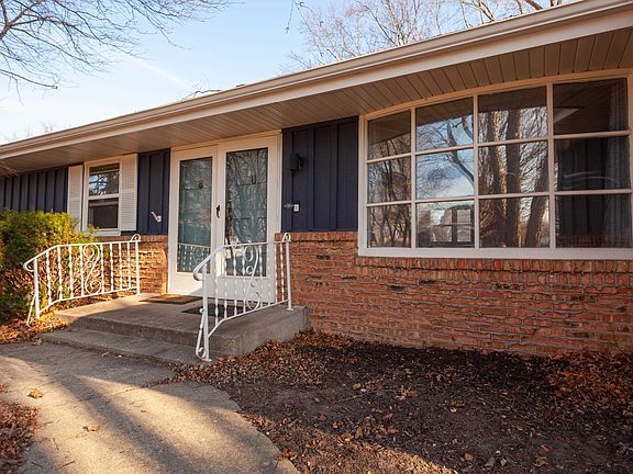 2nd image of 823 Pine Valley Dr