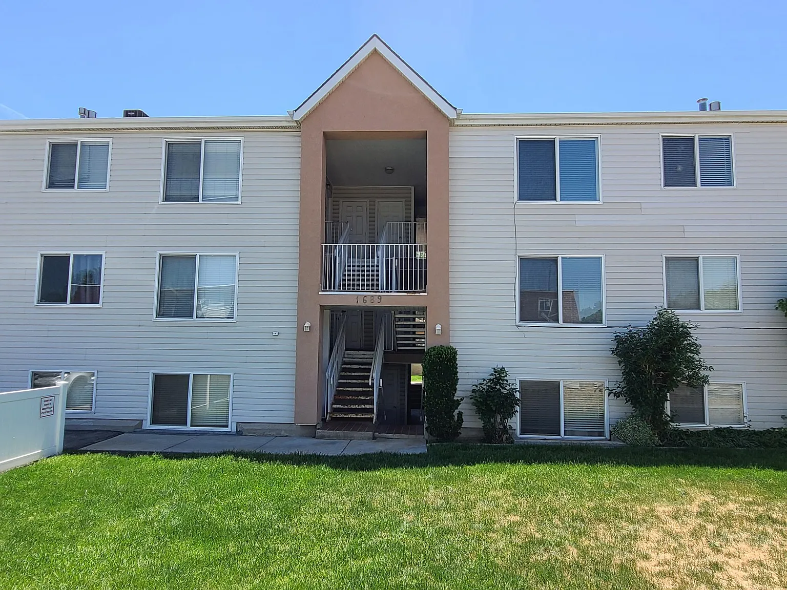 2 bed, 720 sqft, $1,500 — Photo 1
