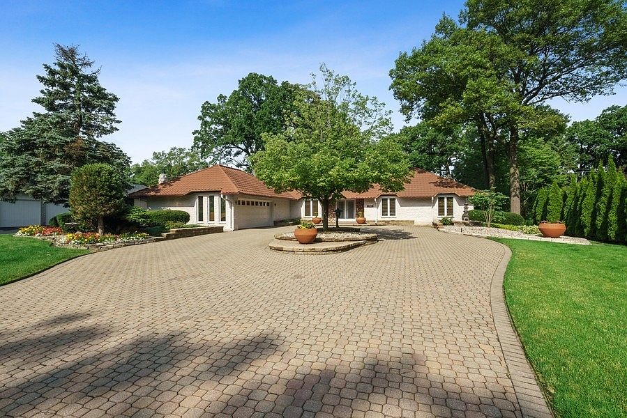 1st image of 708 Forest Glen Ln