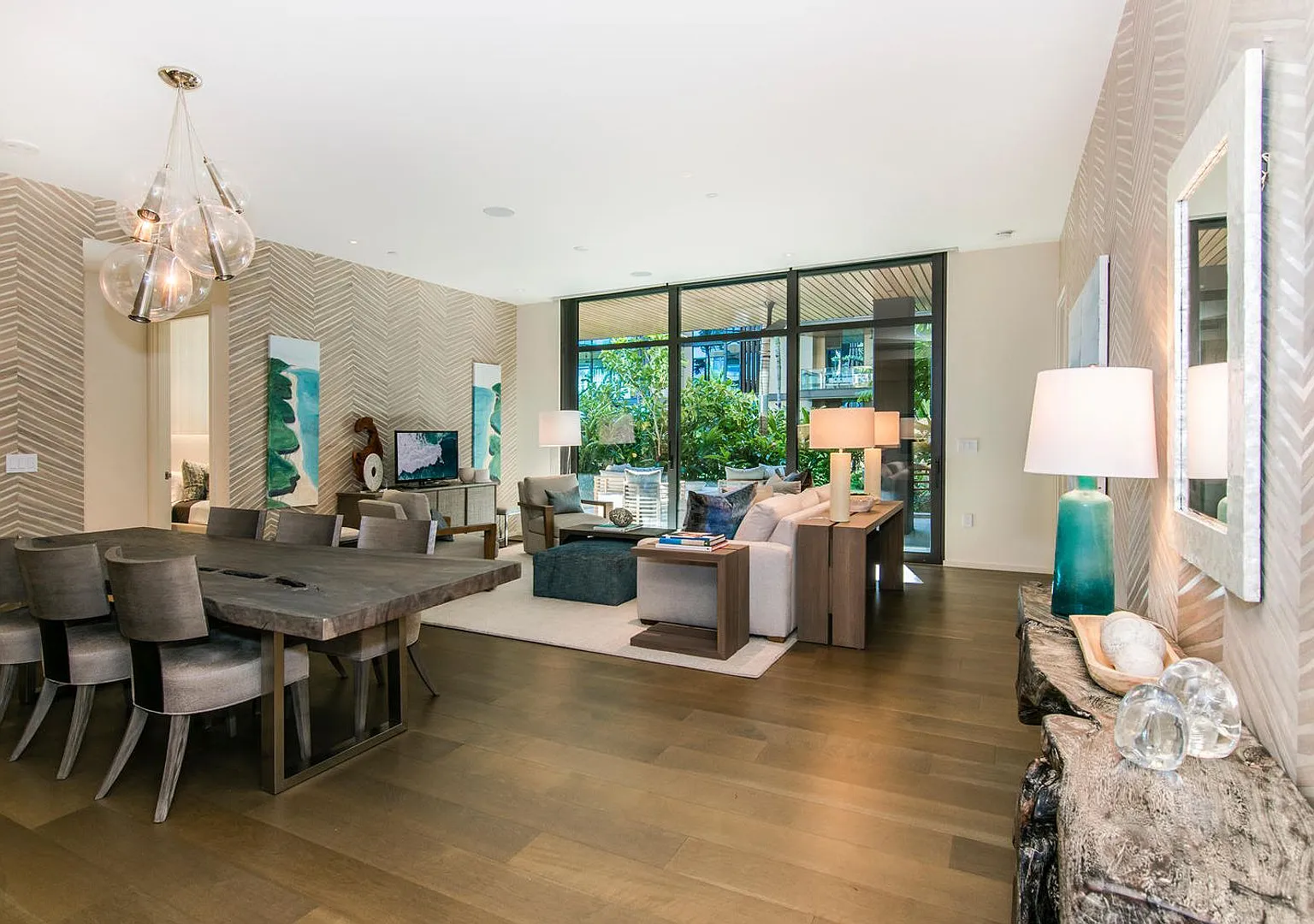 Park Lane Garden Suite — Photo 1
