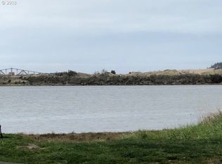 1525 Monroe St, North Bend, OR 97459