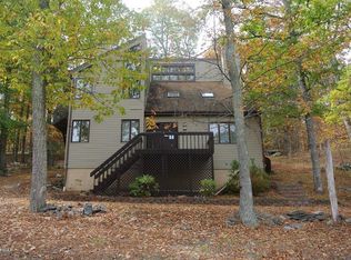 66 Sterling Ct, Bushkill, PA 18324